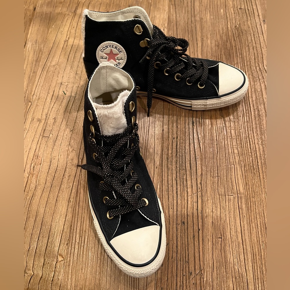 NWOT Converse Chuck Taylor Black All Star W 9 hightops w/faux fur, pink accents